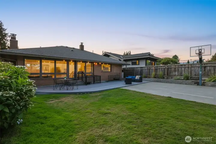 Welcome to the best of 43rd Ave W!