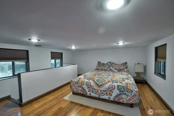 LOFT