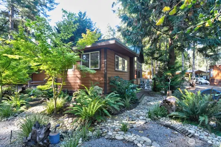 RIGHT SIDE OF THE PROPERTY
