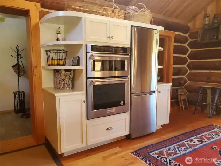 Custom canibetrry throughout the home, local craftsman design/build and install.