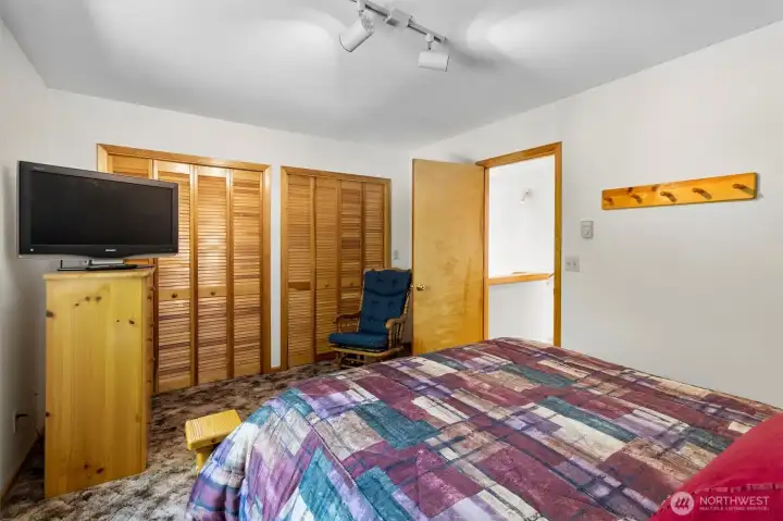 Large closet space in the primary