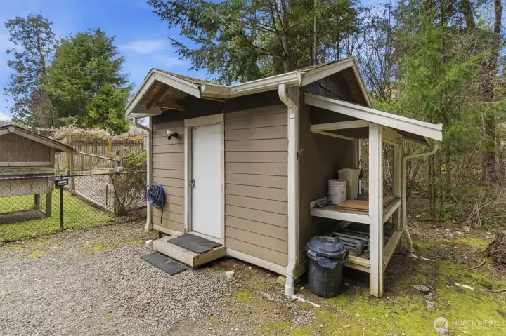 Garden shed with power & water