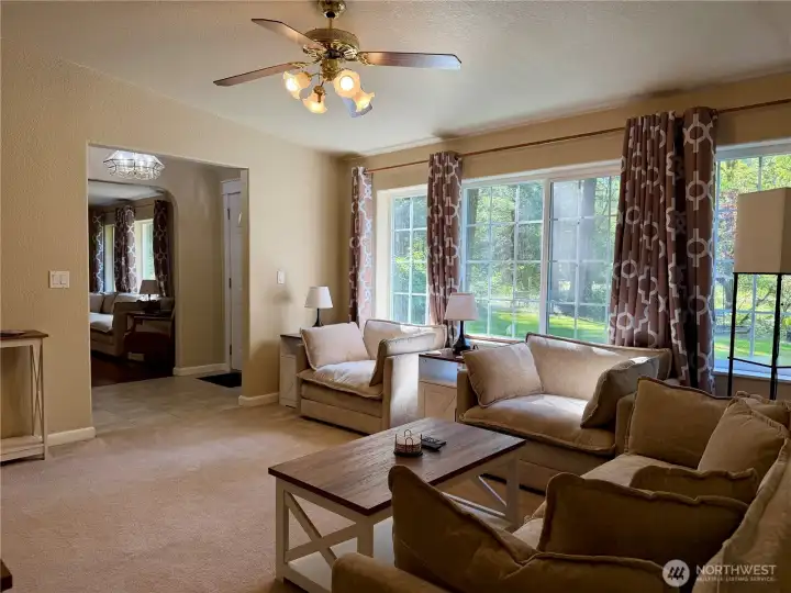 Sitting/TV Room