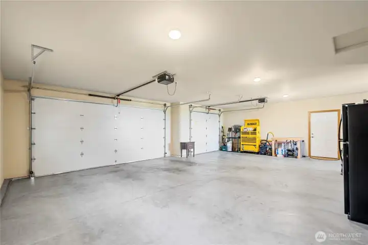 942sqft 3-Bay Finished Garage~