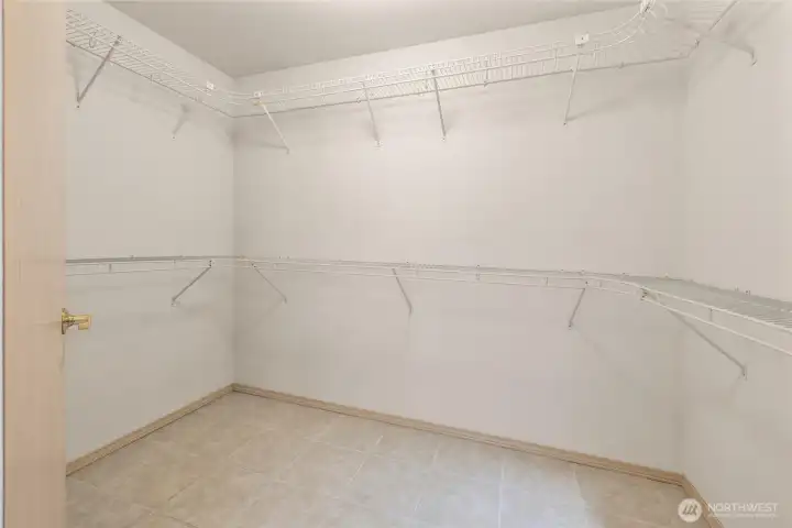 Pirmary Walk in Closet Pirmary Walk in Closet
