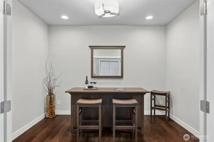Bonus room-Office, wine tasting room, etc... Bonus room-Office, wine tasting room, etc...