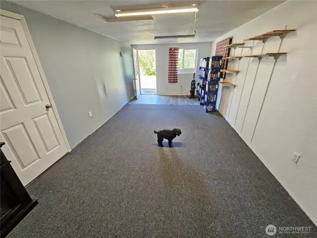 Apartment space in one end of the shop