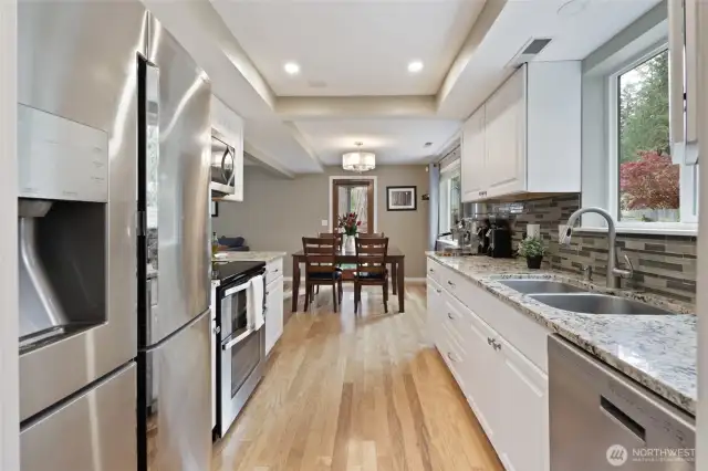 Recessed lights, double oven, the list continues!