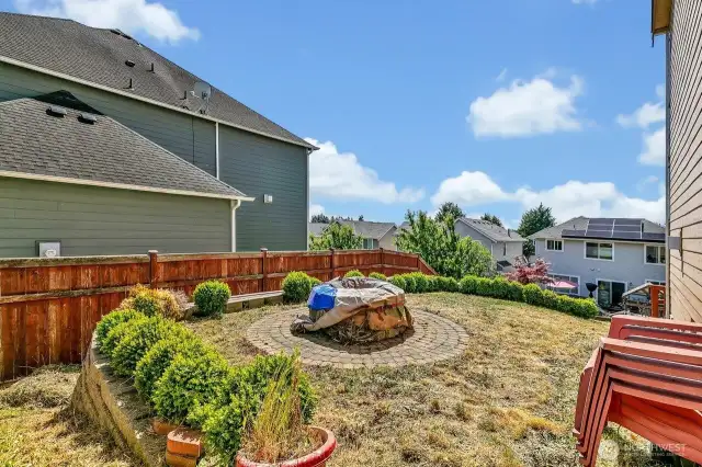Here is the other side yard, check out the firepit area!