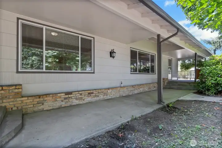 Front porch 2 entrances