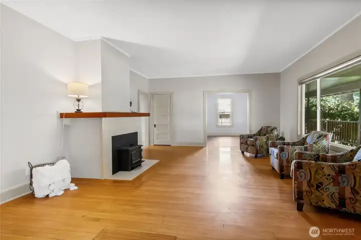 Great room w/wood fire insert