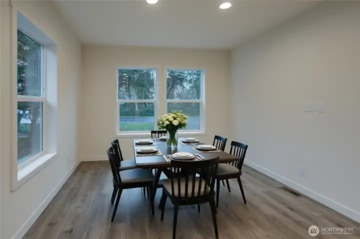 Virtually staged dining room