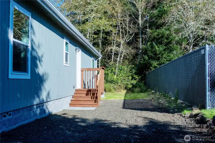 Side parking including entrance