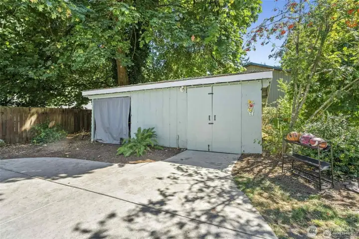 Additional shop area at the back side of the property