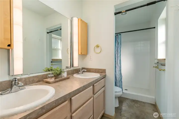 Private 3/4 primary bath has dual sinks