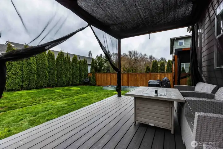 Relax outside regardless of weather with the 2 pergolas providing protection from rain, wind or snow! Pergolas stay.