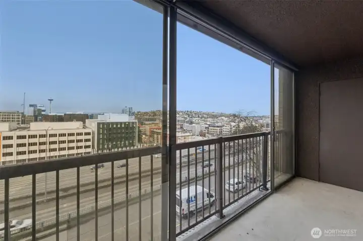 Relax to the scenery of the city. Seattle welcomes you.