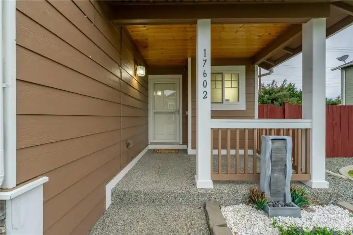 COVERED Porch, a HUGE asset!