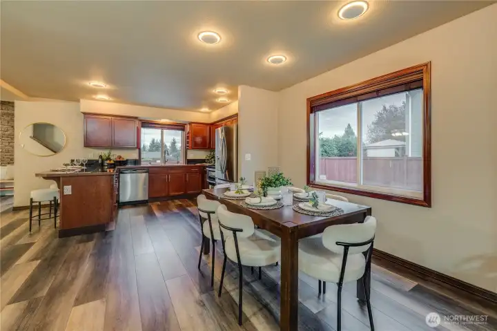 Dine by optional glow of the halo light setting, full white light setting, or enjoy the flood of natural light