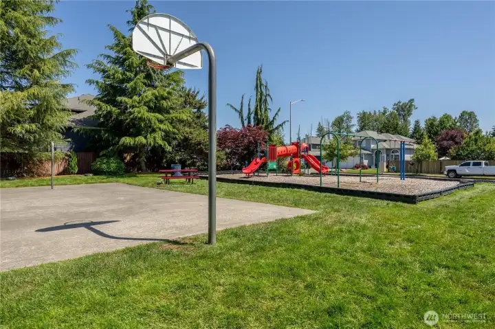 Park just a block away!!