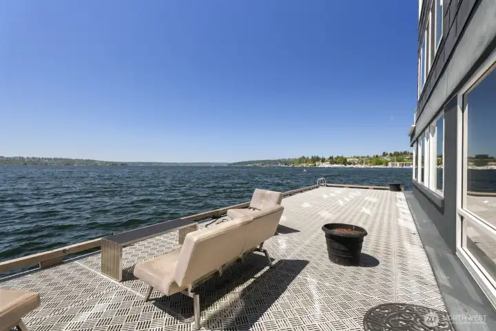 Lake Washington as your backyard.