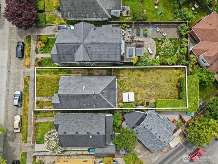 Estimated property line for the oversized lot and expansive backyard space.