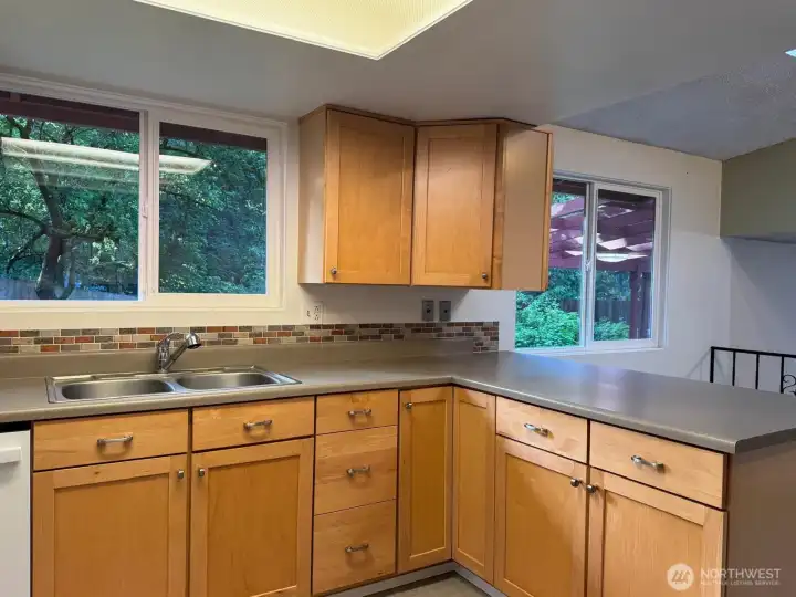 Plenty of storage with a great layout for multiple cooks. Plenty of storage with a great layout for multiple cooks.