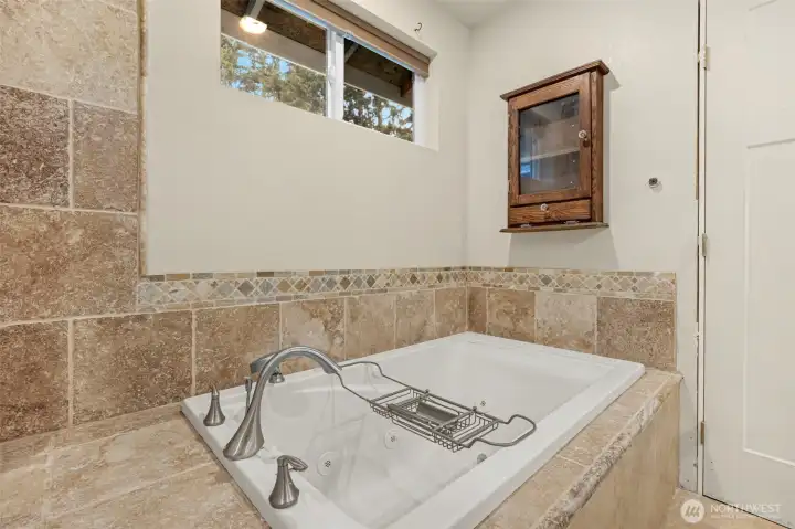 Jetted tub