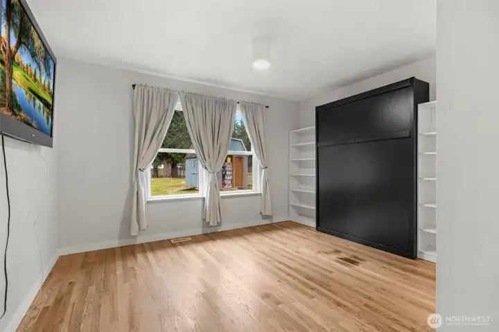 Flexible room with attached bathrom