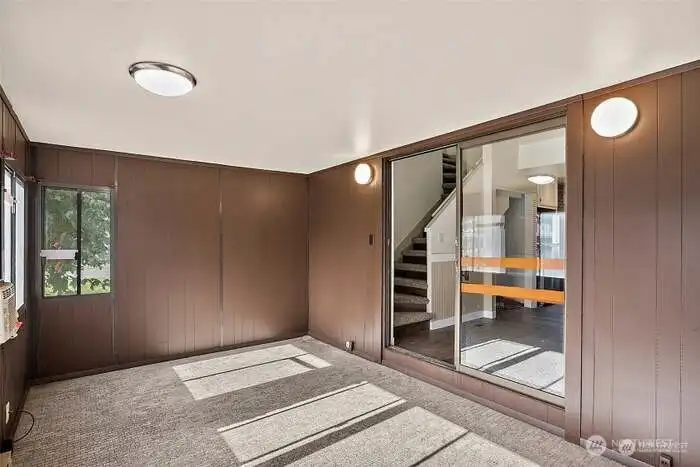 Sunroom/Extra Room off the Kitchen/Dining Room Area for Versatile Space - You Decide! Sunroom/Extra Room off the Kitchen/Dining Room Area for Versatile Space - You Decide!