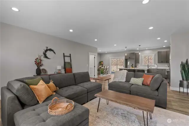 Living Room/Kitchen