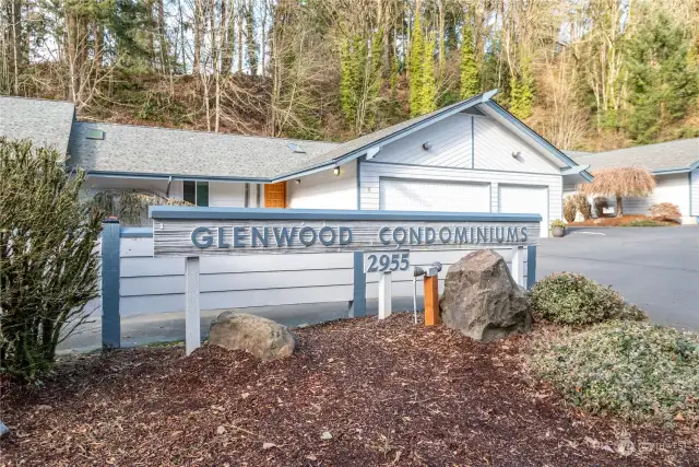 You'll love this wonderful Glenwood Condo, one of only 7 in the complex.