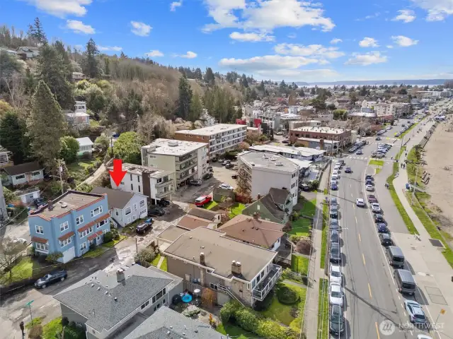 Located on Alki Beach, Seattle's Gold-Coast!