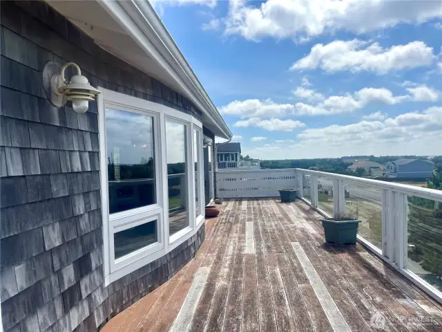 2 decks with views!