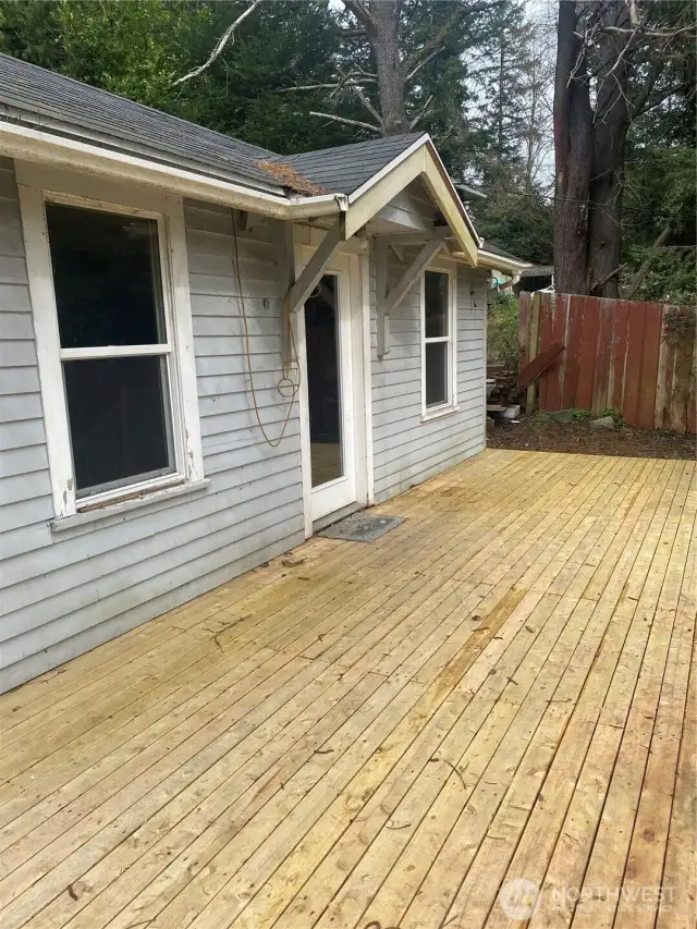 Lots of room to add your potted plants and get ready for summer.