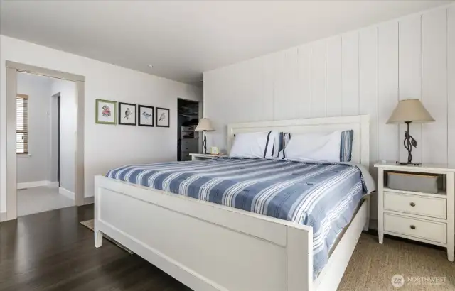 Primary suite has walk-in closet