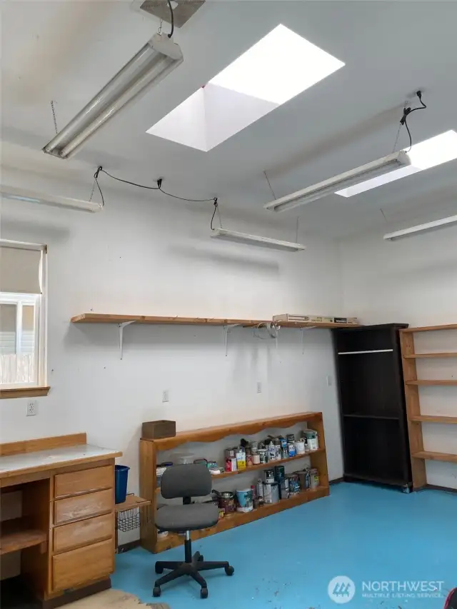Shop, heated, ventilation, sky lights