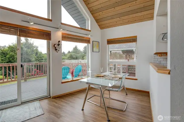 Dining room, slider, deck