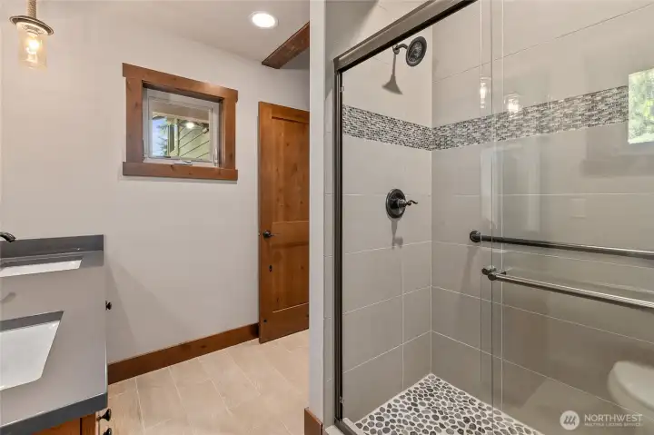 Primary bedroom bathroom