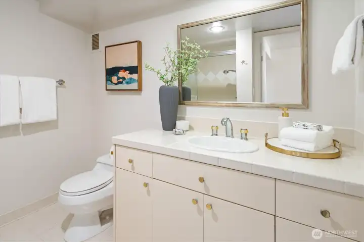 You’ll find that the spacious full bath is in excellent condition.