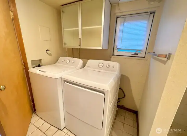 Lower level laundry service