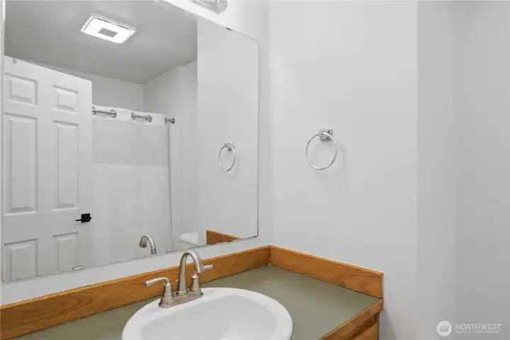 Main full bath upstairs