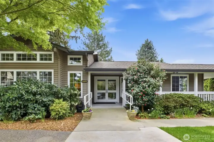 This well-managed community enjoys resort-style amenities, including a clubhouse, indoor spa, outdoor pool, tennis and pickleball courts, and beautifully maintained common areas.