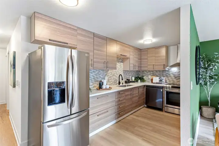 Updated kitchen with quartz counters and tons of storage