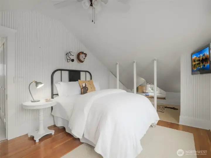 2nd upper level bedroom