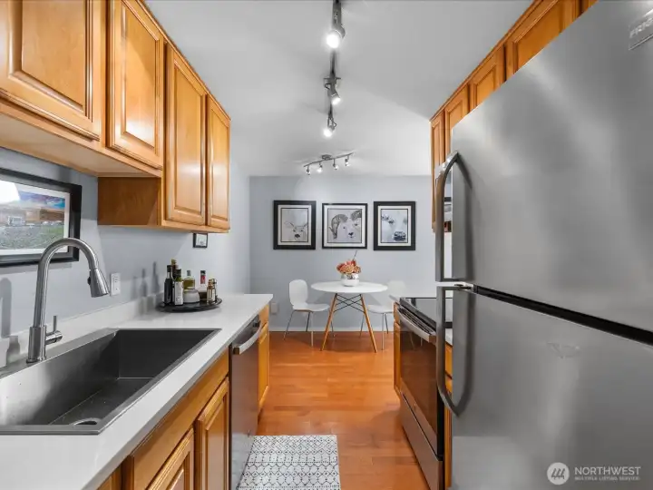 The glorious kitchen meets you when you walk in.