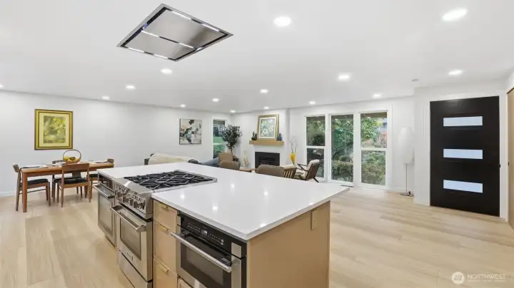 Double ovens in the island with a draw mircowave. Double ovens in the island with a draw mircowave.