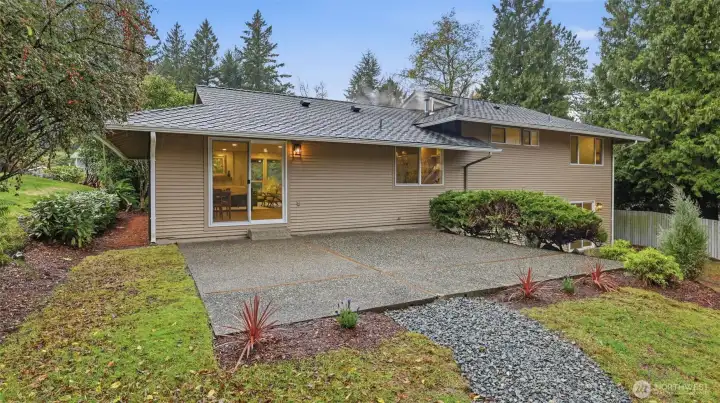 Large upper patio, enough space for a BBQ and outdoor living! Large upper patio, enough space for a BBQ and outdoor living!