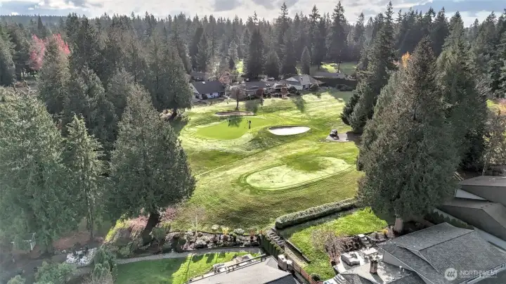Home backs to the 6th tee box! Home backs to the 6th tee box!