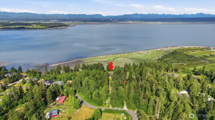 Set just above the serene Livingston Bay